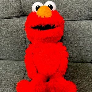 Sesame Street Hasbro Bilingual Elmo. Sings in English and Spanish